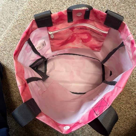 🆕 adidas Everyday Tote - Picture 5 of 14